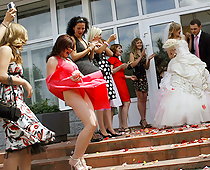Russian Wedding Upskirt - Upskirt collection brings you real candid upskirt including ...